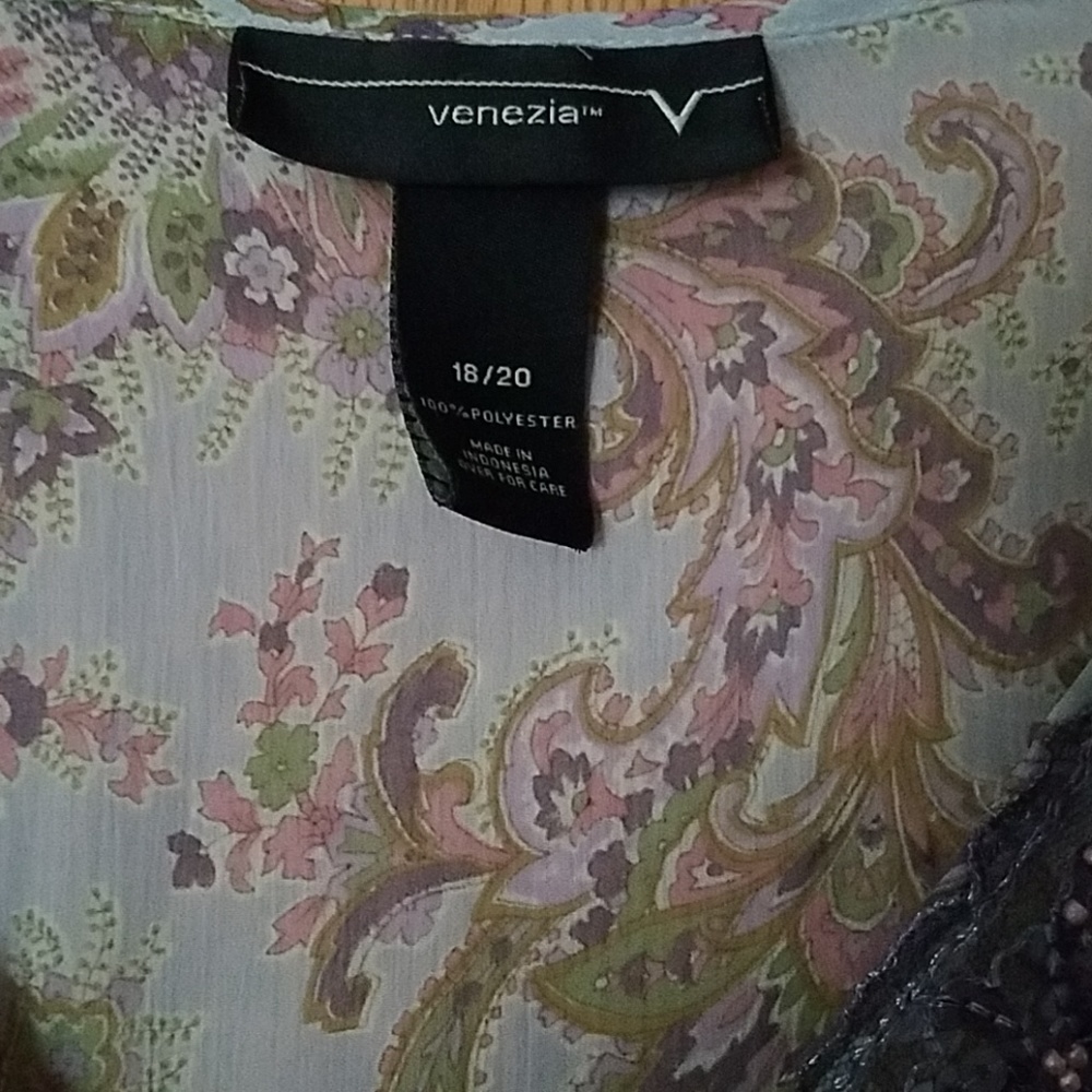 Blouse - Picture 3 of 4